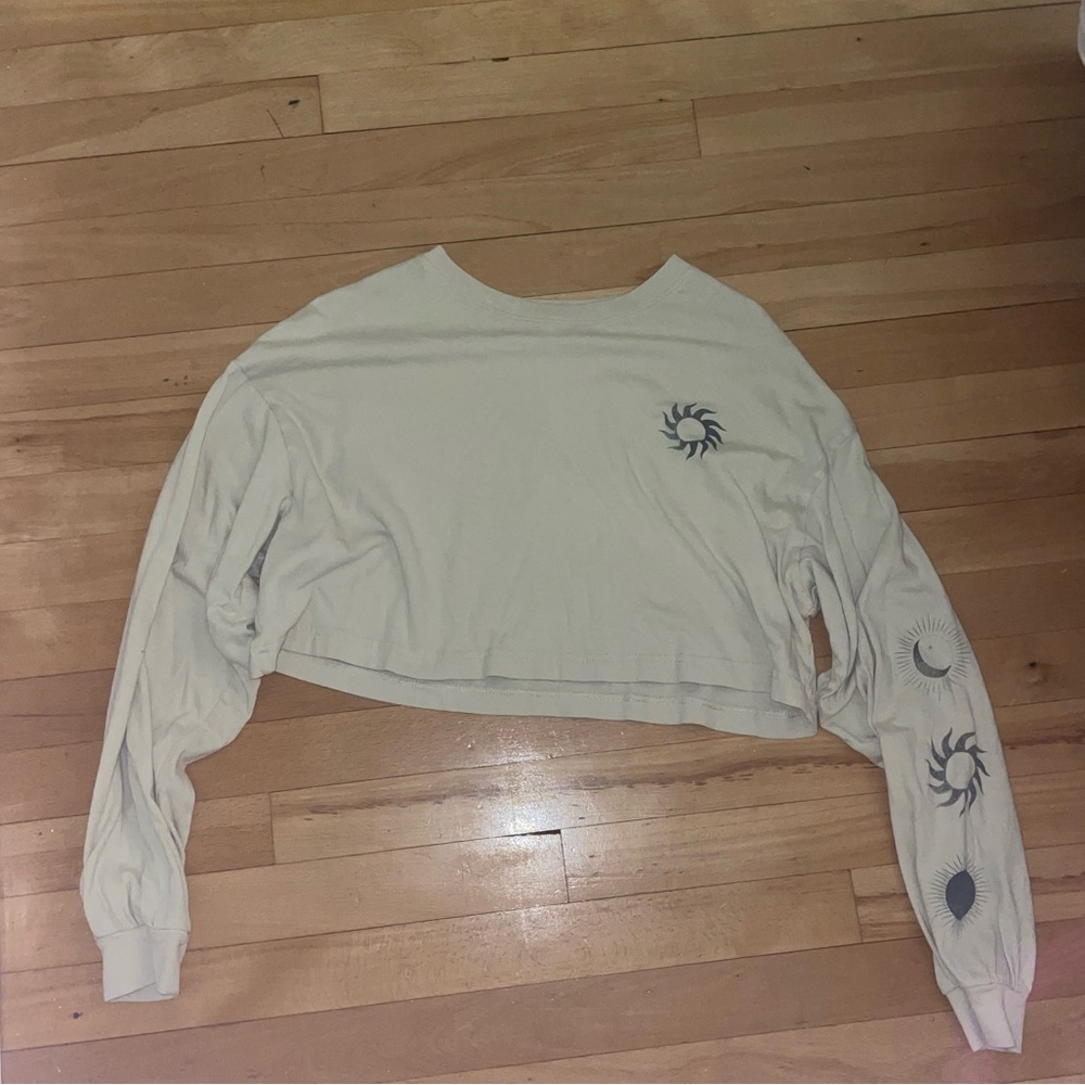 Garage cream and black long sleeve cropped tee.